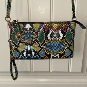 EUC Snake Print Vegan Leather Multi Color Pockets Wristlet Crossbody Purse Bag